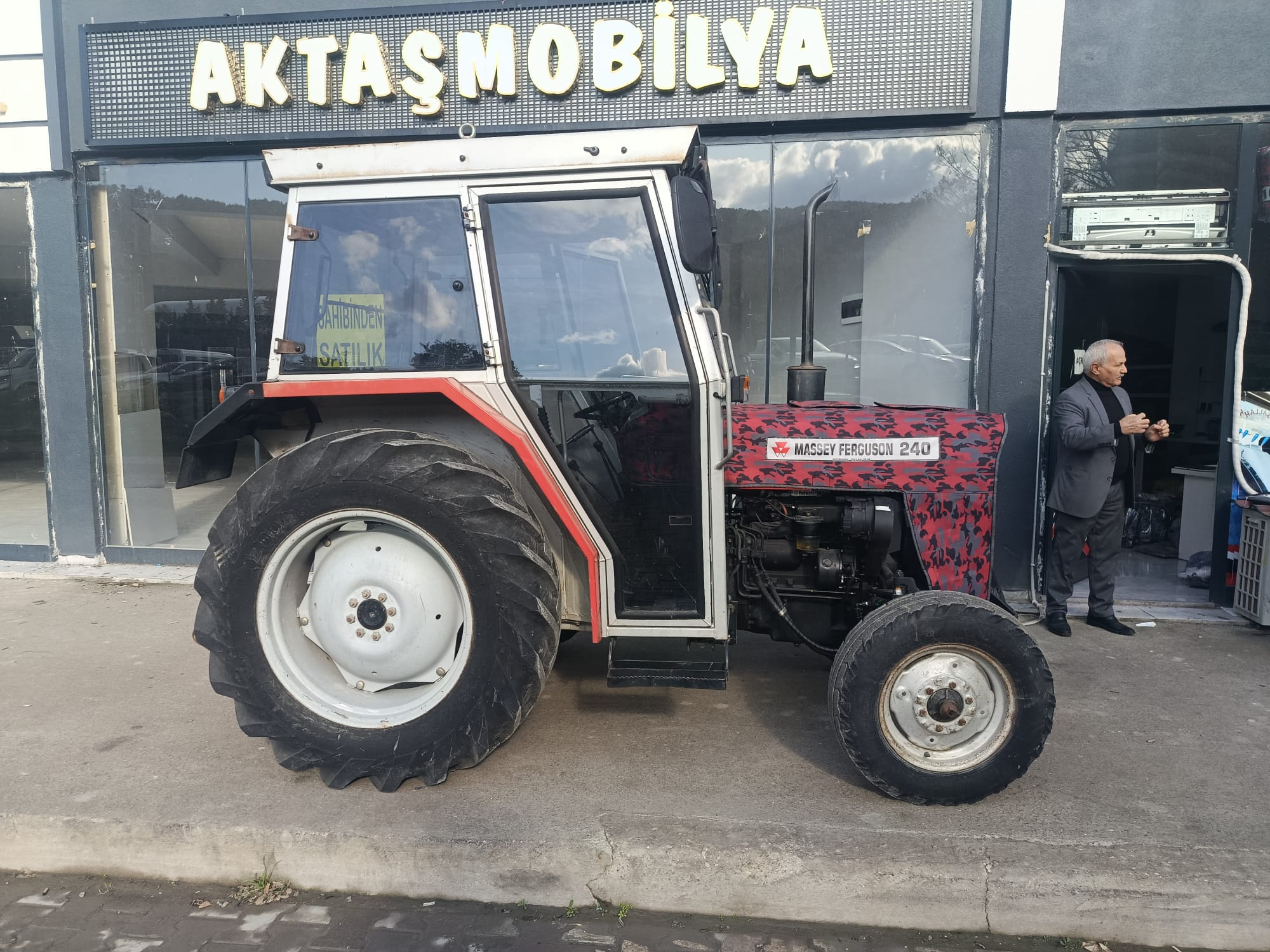 Massey Ferguson 240 kırmızı kamuflaj kaput brandası